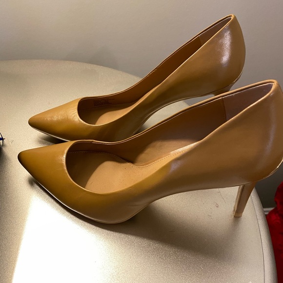 Beige heels like new. Nine West size 10 - Picture 4 of 5